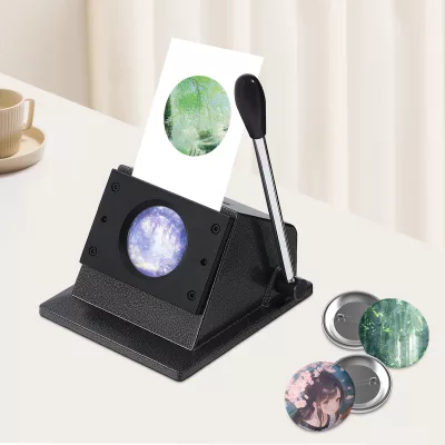 Poinçon manuel rond de 58 mm pour badges noir